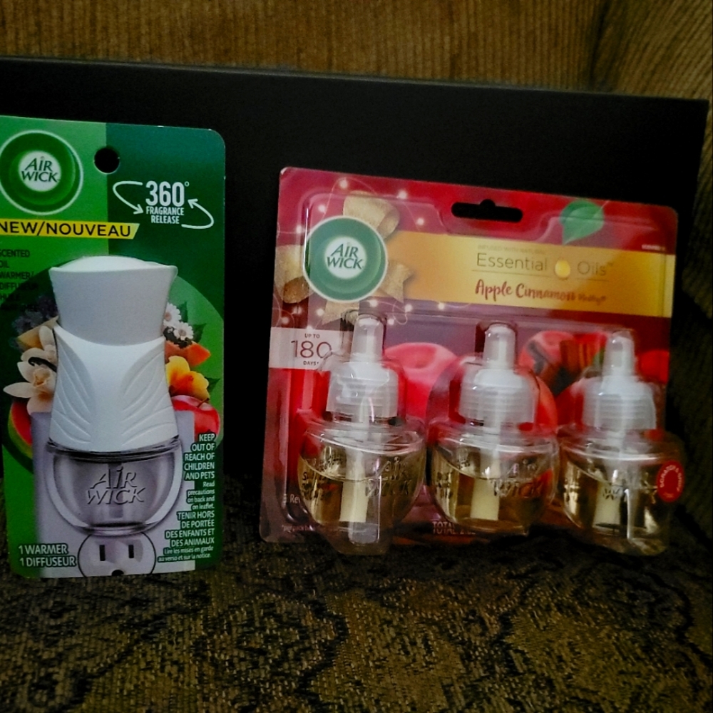 New in pack-Airwick plug-in diffuser plus new 3pk refill,Apple cinnamon medley.